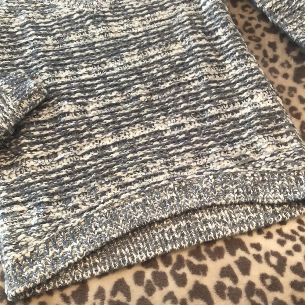 Abercrombie & Fitch V-neck Sequin Sweater Gray Size Small
